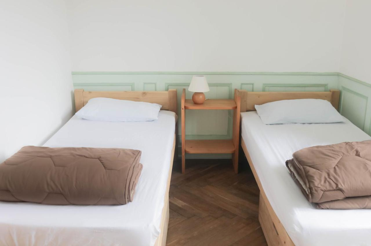 Les Repaires Hotel Nans-sous-Sainte-Anne ภายนอก รูปภาพ