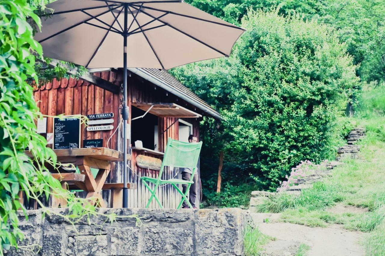 Les Repaires Hotel Nans-sous-Sainte-Anne ภายนอก รูปภาพ